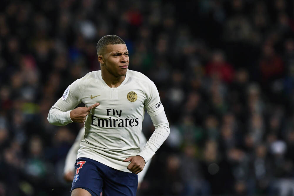 2025莆田马拉松举行 万余名跑者聚“妈祖故里”共绘城市奔跑画卷